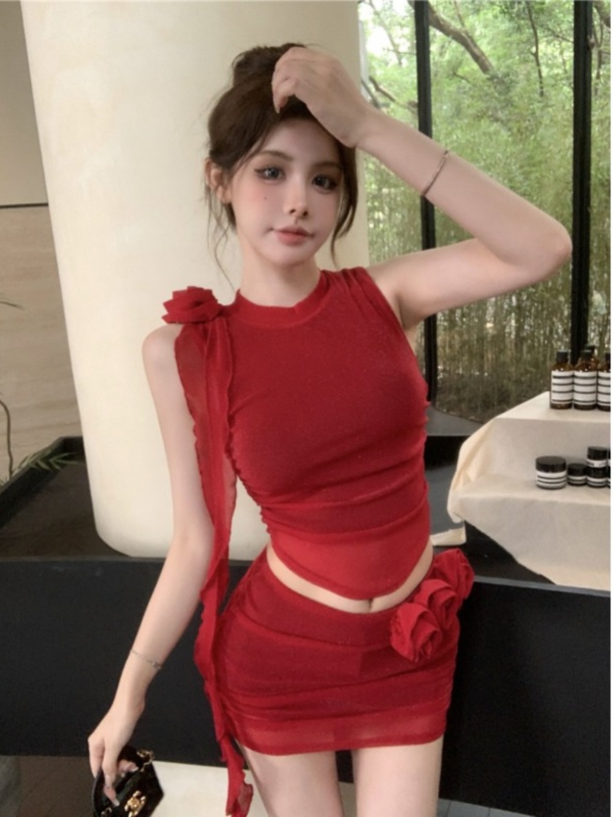 THE LITTLE MAN WEARS A FULL SET OF SUMMER CLOTHES INTERNET CELEBRITY FRIED STREET ROSE SLEEVELESS VEST AND SHORT SKIRT TWO-PIECE SUIT