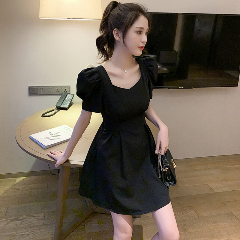 HEPBURN STYLE CINCHED WAIST LITTLE BLACK DRESS 2024 SUMMER SALTY SWEET LITTLE MAN PLEATED SQUARE NECK SEXY BACKLESS DRESS