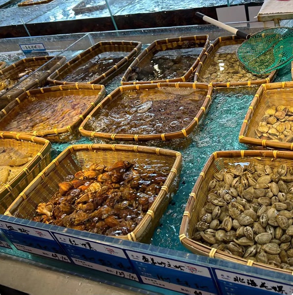 海鲜池分类竹编方框海鲜市场超市餐饮店鱼缸分类鱼虾篮分装展示筐