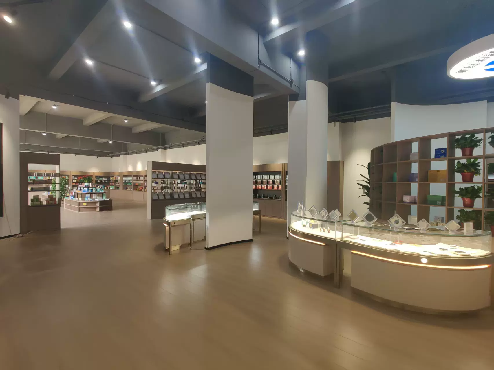 修芝康药业品牌展厅与产品陈列
