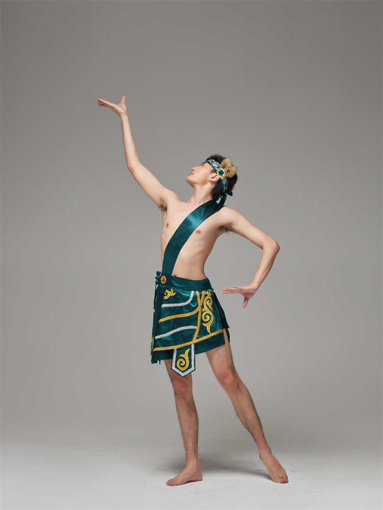 DAI DANCE PERFORMANCE MENS AND MENS SOLO DANCE COSTUMES PERFORMANCE COSTUMES DAI DANCE ETHNIC AND FOLK COSTUMES