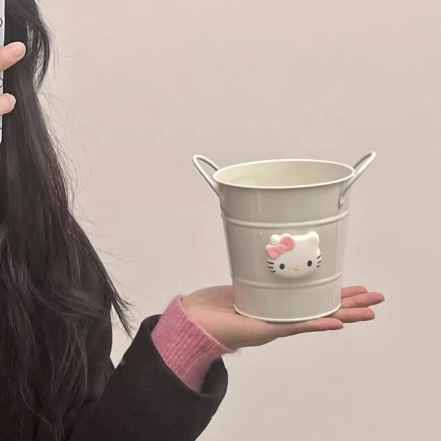 Ins cute girl heart Katie cat desktop storage barrel large capacity niche new cosmetic storage barrel pen holder