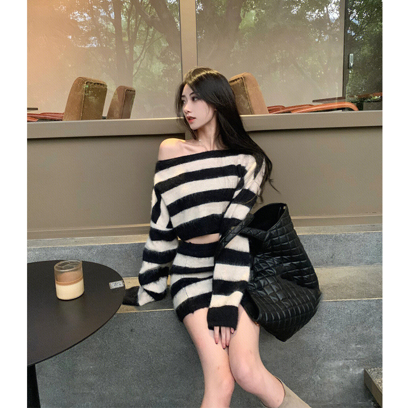 AUTUMN PURE LUST STRIPED KNITTED SWEATER SET WOMENS 2022 NEW SLIM SEXY AGE-REDUCING HOTTIE HIP SKIRT