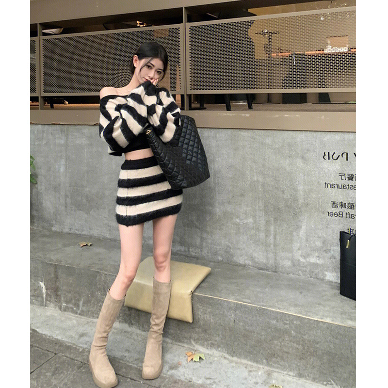 AUTUMN PURE LUST STRIPED KNITTED SWEATER SET WOMENS 2022 NEW SLIM SEXY AGE-REDUCING HOTTIE HIP SKIRT