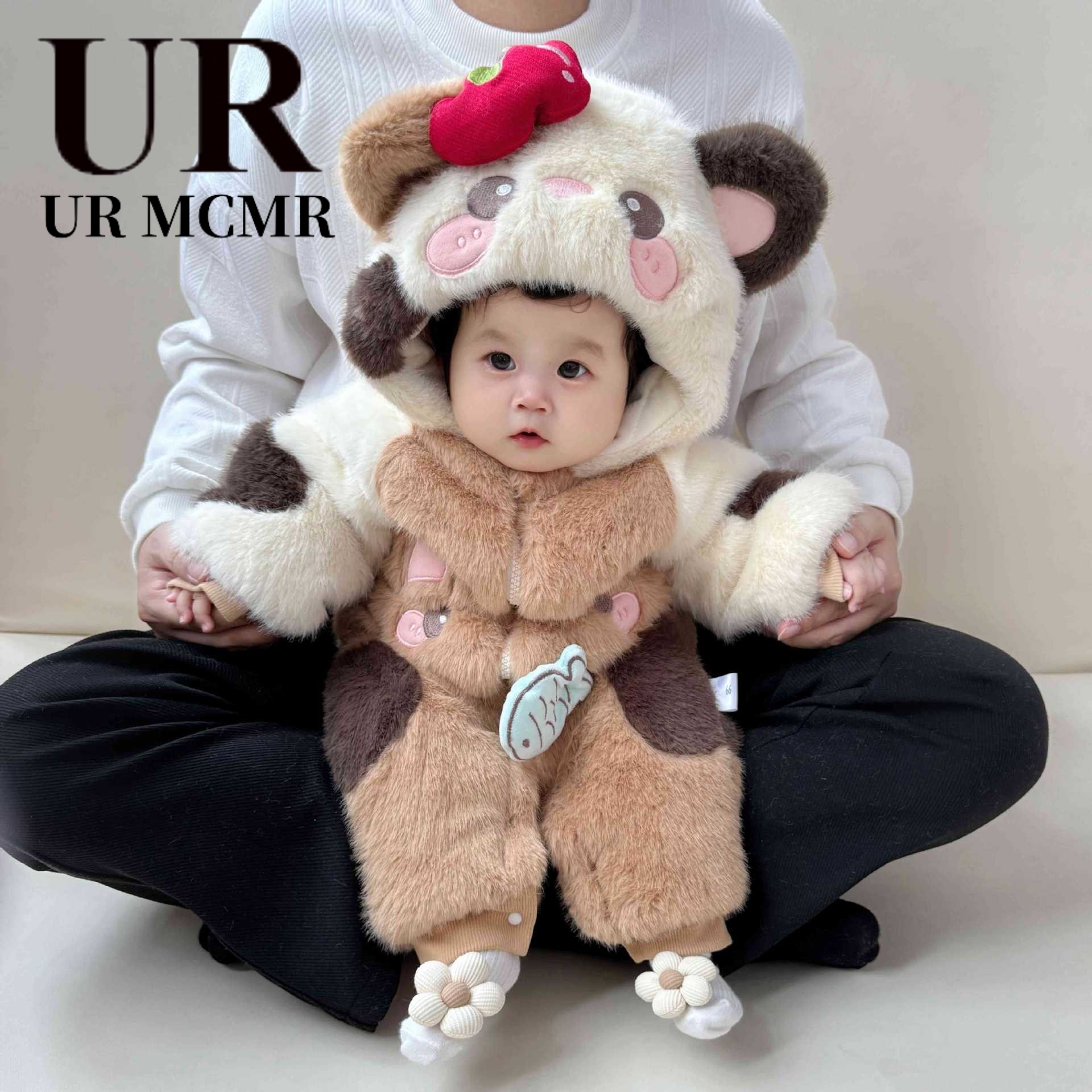 TWO-FOLD AREA: BRAND COUNTER BABY WINTER CLOTHES ONE-PIECE BABY GIRL CUTE FLUFFY AND WARM WINTER CLOTHES