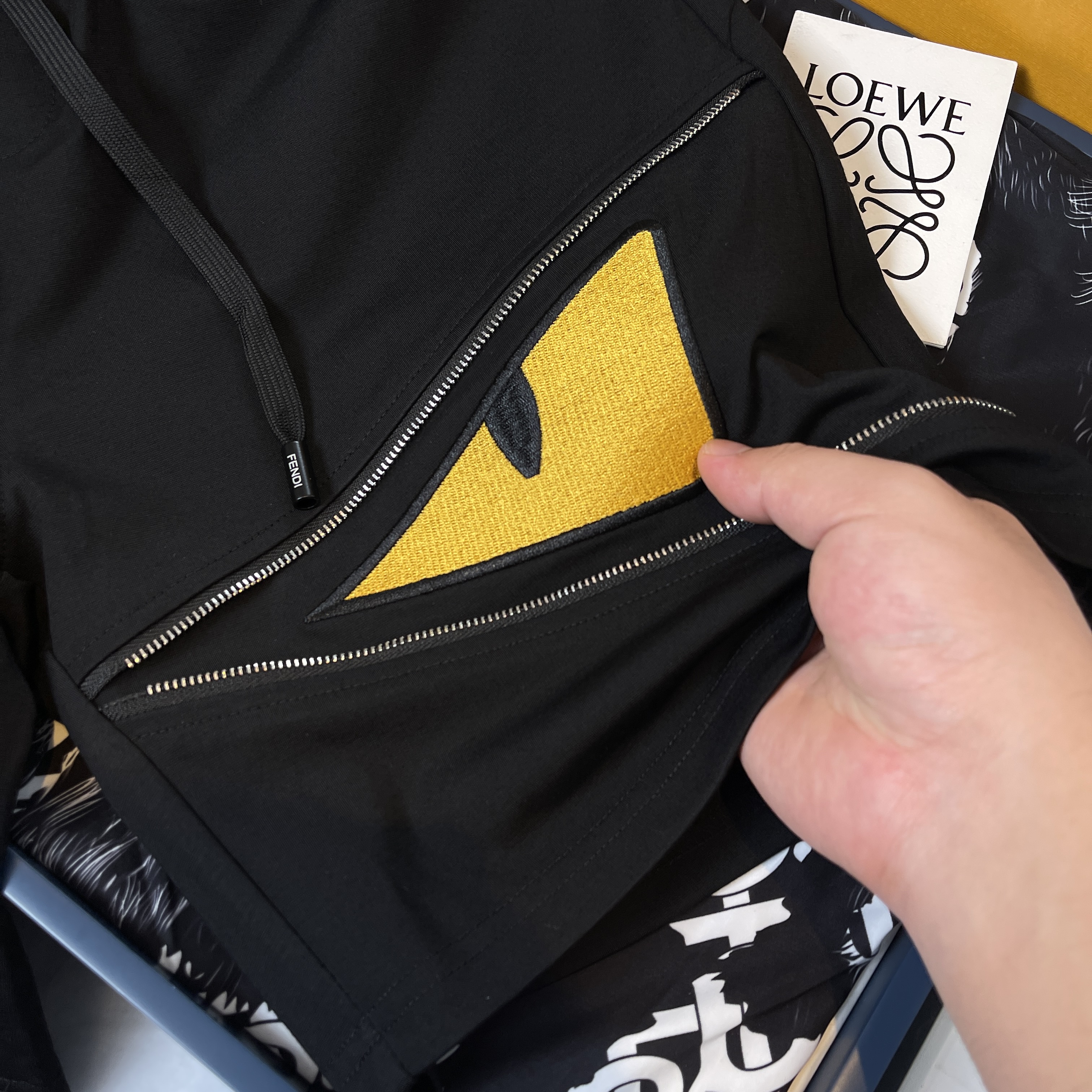 EUROPEAN STATION LITTLE MONSTER DEMON EYES GALERIES LAFAYETTE SUMMER ICE LOOSE BEACH KNIT DRAWSTRING FIVE-POINT SHORTS MEN