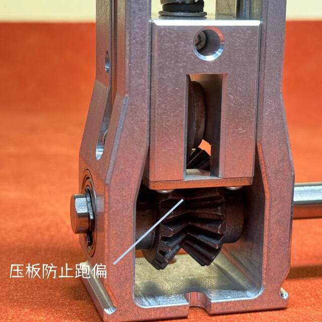 A new cross-border product quick tool change small wire stripper can be connected to electric drill hand-cranked waste wire peeling device
