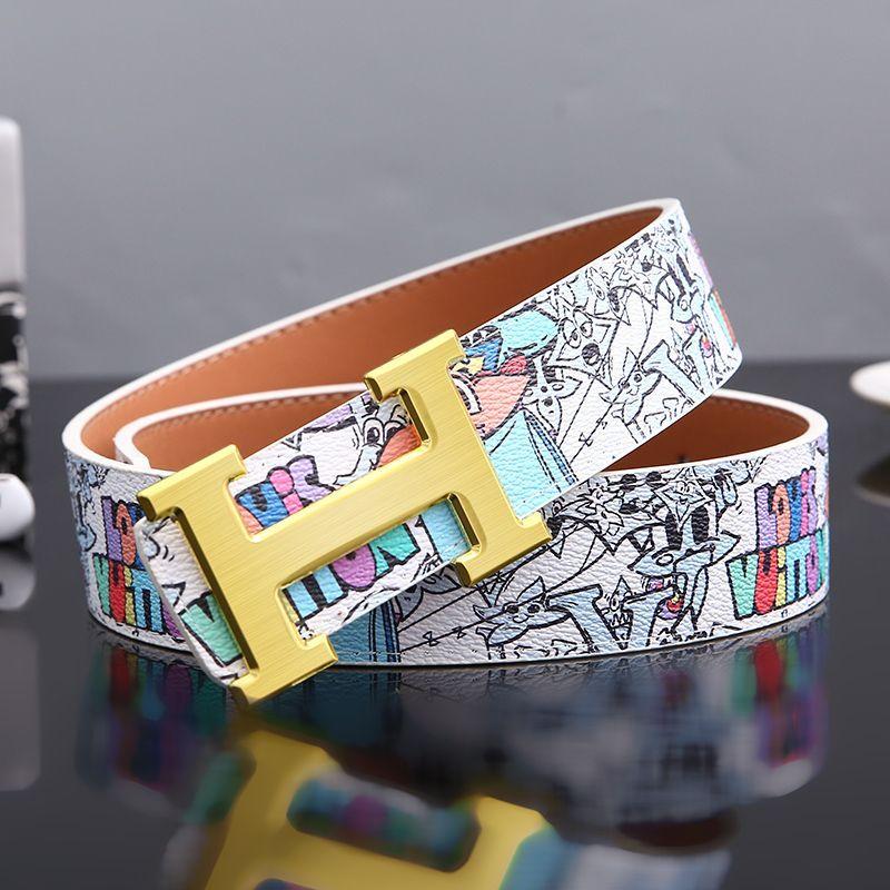 2024 NEW MENS BELT HIGH VALUE SMOOTH BUCKLE V LETTER BELT YOUTH CARTOON PANTS BELT TREND BELT
