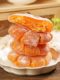 Kumquat-Kuchen, altmodische orangefarbene Kuchen, orangefarbene orangefarbene Kuchen, Kumquat-kandierte Früchte, getrocknete Kumquat-Früchte, nostalgische Snacks, in Wasser getränkt
