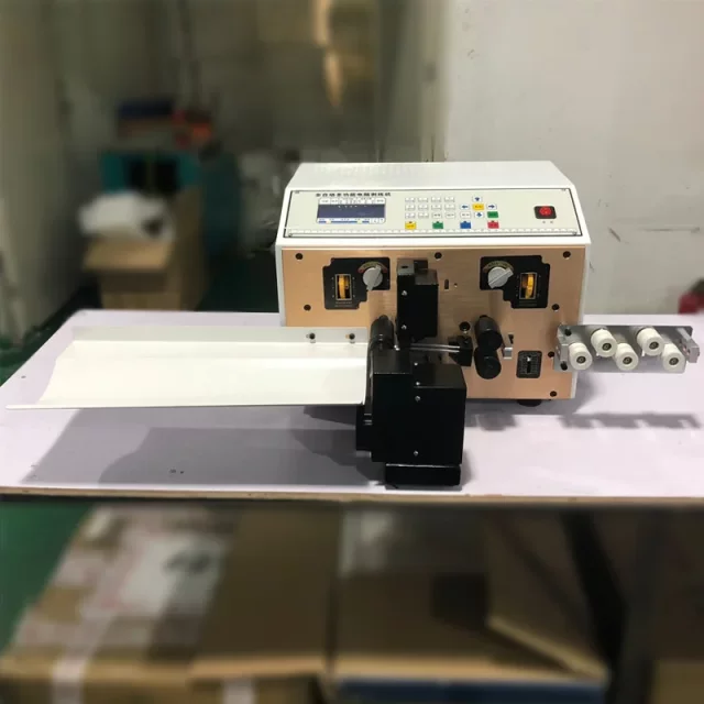 Fully automatic computer wire stripping machine wire peeling machine cable cutting wire twisting machine multi-core wire sheathed wire peeling machine
