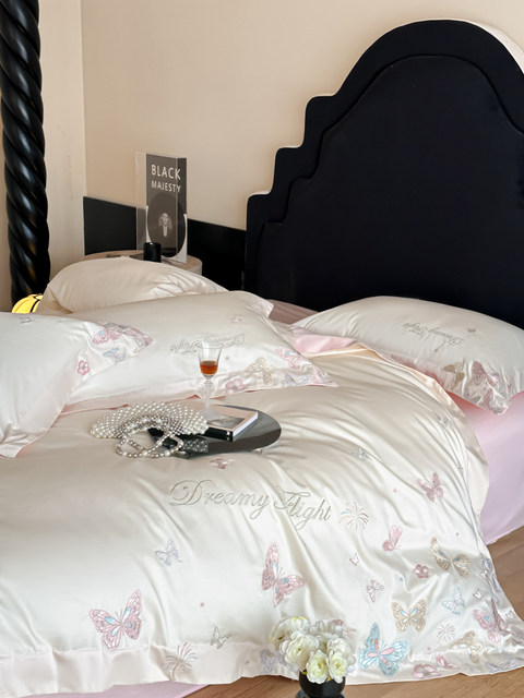 High-end embroidered ice silk four-piece set cool silky naked sleeping quilt cover Tennis sheets and bedding summer bedding