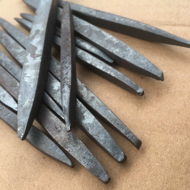 Rectangular date pit nails climbing tree nails square two-end pointed nails wooden board splicing nails iron nails horse king nails nails
