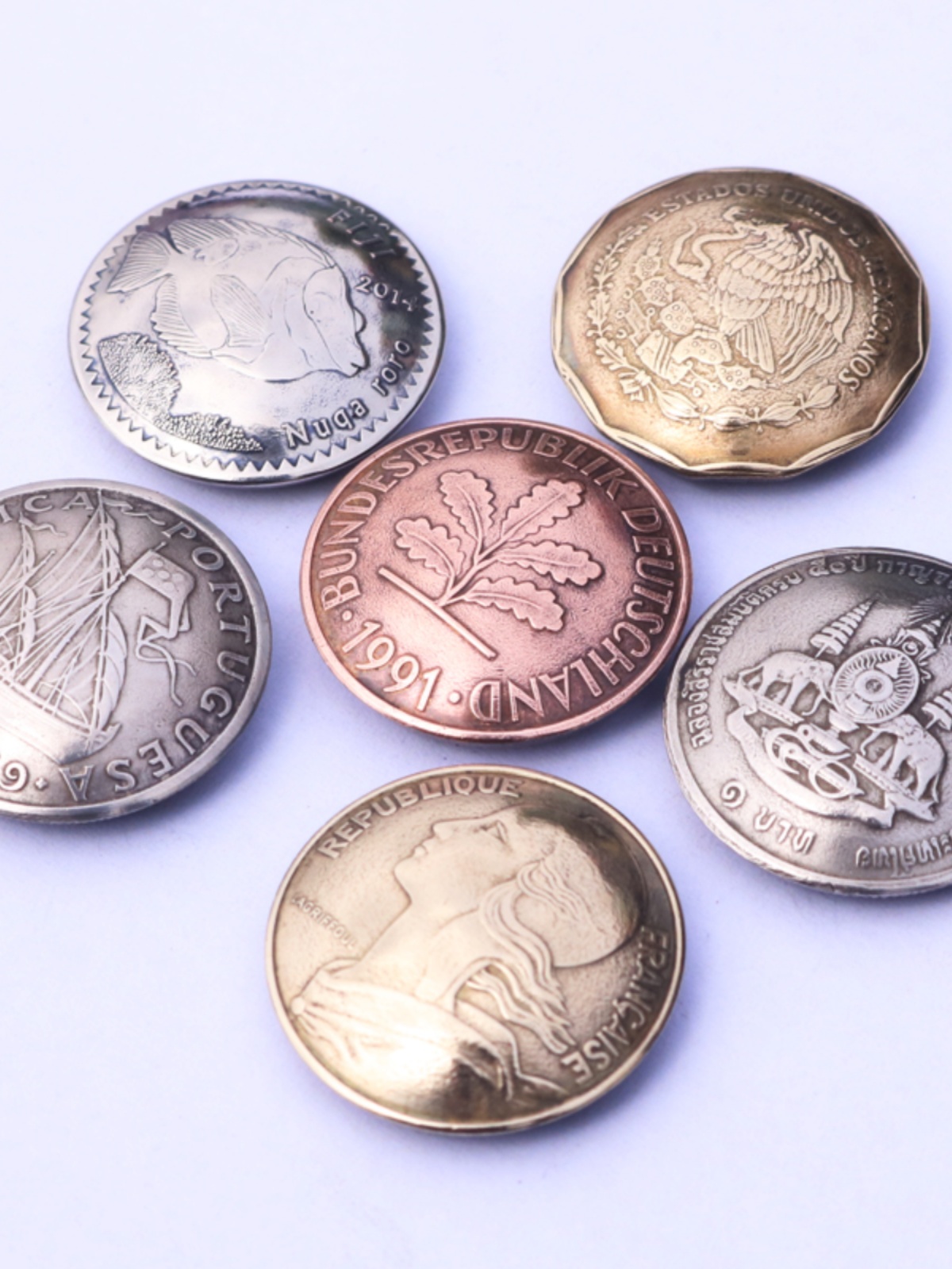 HANDMADE DIY VINTAGE GENUINE MONEY CLOTHES DECORATIVE BUTTONS METAL CUFFLINKS LEATHER GOODS CHOI CLOTH BUCKLES COIN BADGES 19-20