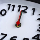 Студент будильников, посвященный внедрению артефактов, чтобы разбудить детей и девочек, чтобы принять своевременное общежитие.