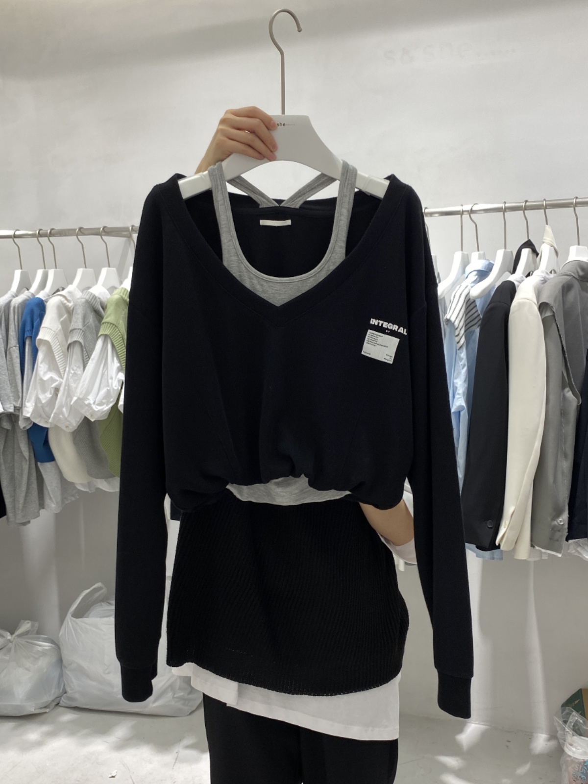 THE ORIGINAL ORDER OF FOREIGN TRADE WAS WITHDRAWN FROM THE COUNTER AND THE TAIL GOODS OF THE KOREAN VERSION OF THE V-NECK KOREAN VERSION OF THE KOREAN VERSION OF THE DONGDAEMUN KOREAN VERSION OF THE SHORT SPLICED VEST AND FAKE TWO SWEATS...