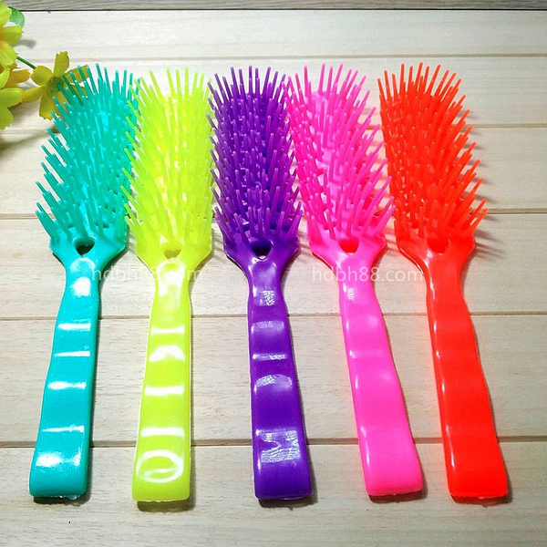 怀旧款彩色排骨梳子 女生美发梳 彩色塑料梳子硬齿刮鱼鳞一元饰品