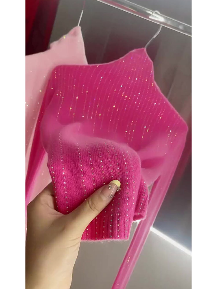 THE DESIGN SENSE IS NICHE THE SOFT GLUTINOUS SWEATER IS GENTLE THE WIND IS LAZY THE SENSE OF LUXURY THE DRAGON FRUIT COLOR TURTLENECK KNITTED TOP THE WOMENS AUTUMN AND WINTER