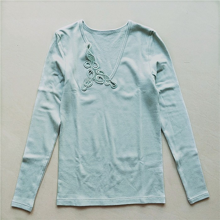 WARM * YANG SERIES WOMENS WARM LONG-SLEEVED TOPS EMBROIDERED FLORAL COLLAR HEATING FIBER FABRIC BASE AUTUMN CLOTHES ARE ON