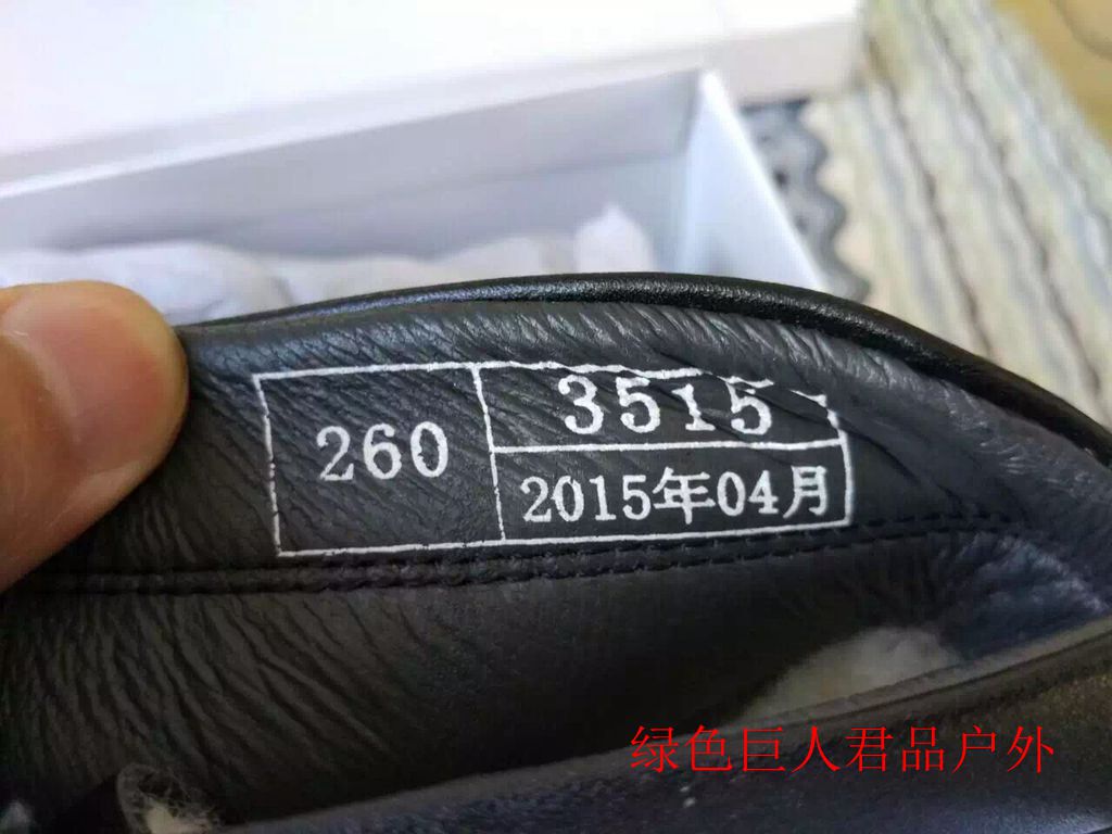 고산 지역의 레이스와 시어링 부츠  1층 소가죽 및 시어링이 있는 간부용  모피 신발입니다