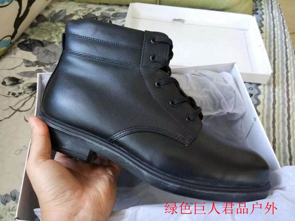 고산 지역의 레이스와 시어링 부츠 1층 소가죽 및 시어링이 있는 간부용 모피 신발입니다