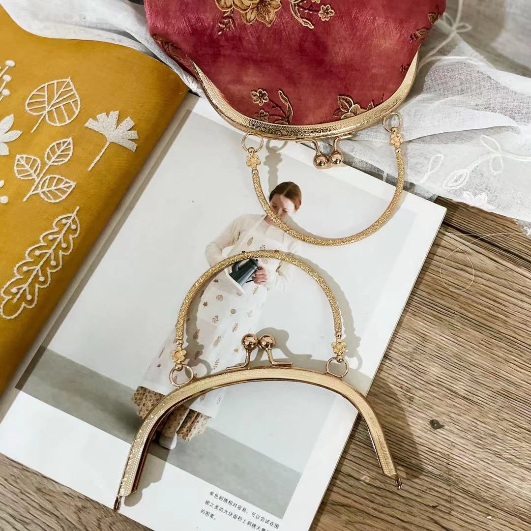 SEND DRAWINGS》HANDMADE DIY16.5CM ARC LIGHT GOLD EMBOSSED HAND-HELD NON-HOLE SCREW-MOUTH GOLD PACKAGE ACCESSORIES