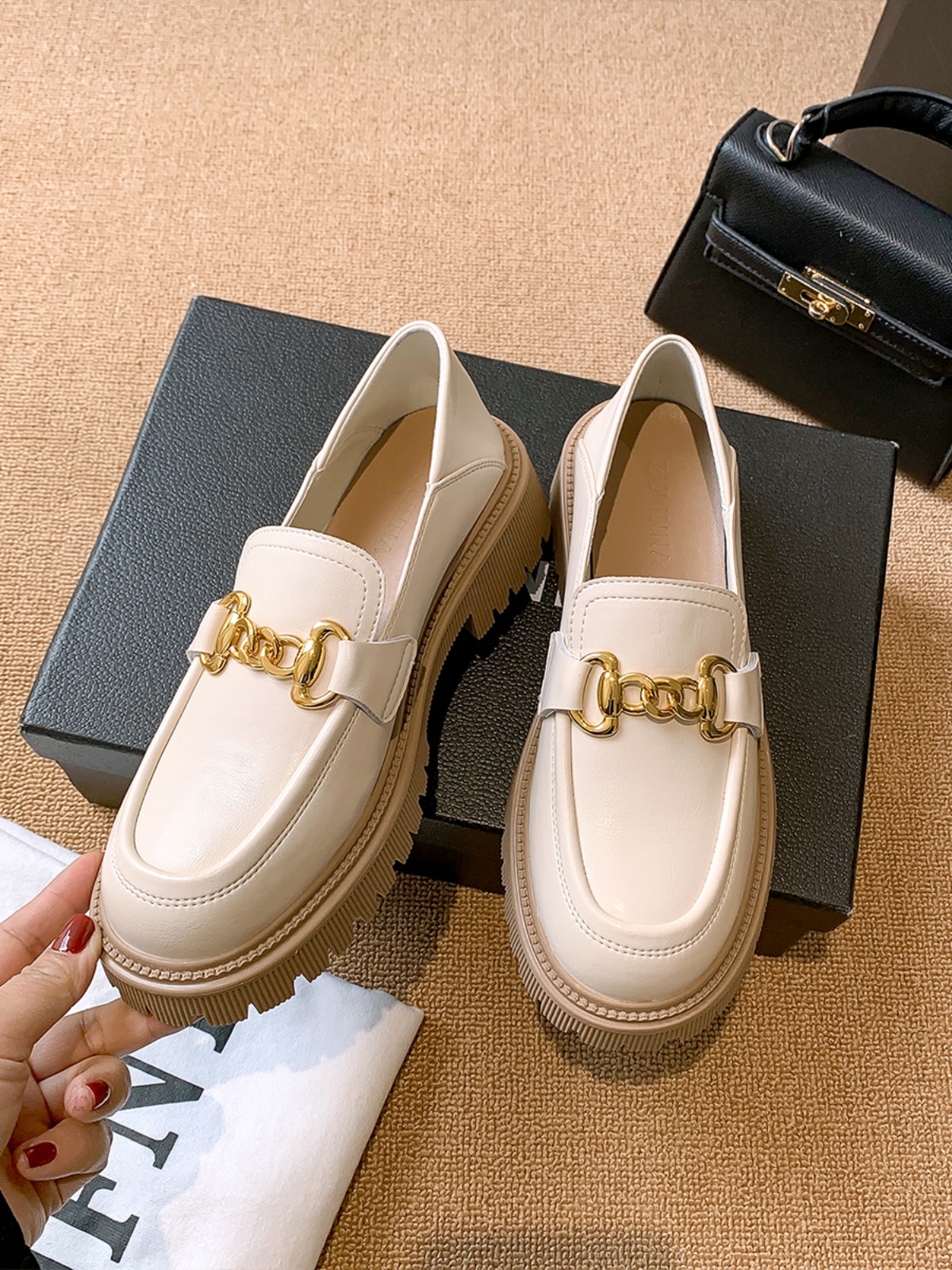 밀라노 스튜디오 여성용 로퍼 영국 스타일 플랫 밑창 여성용  가죽 둥근 발가락 두꺼운 밑창 여성용 작은 가죽 신발