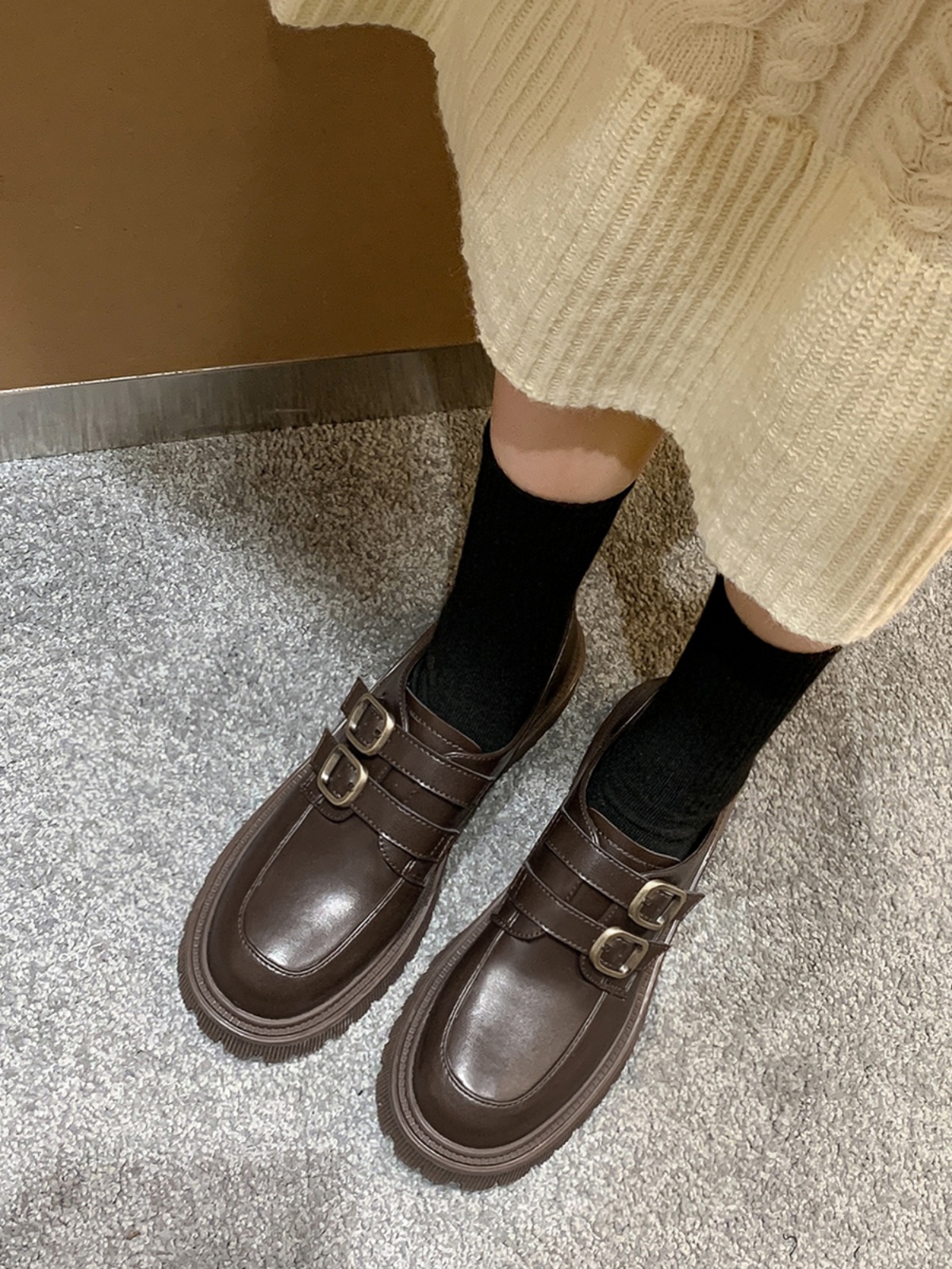 밀라노 스튜디오 여성용  가죽 두꺼운 밑창 작은 가죽 신발 2024 여성용 새로운 다목적 복고풍 영국 스타일 로퍼