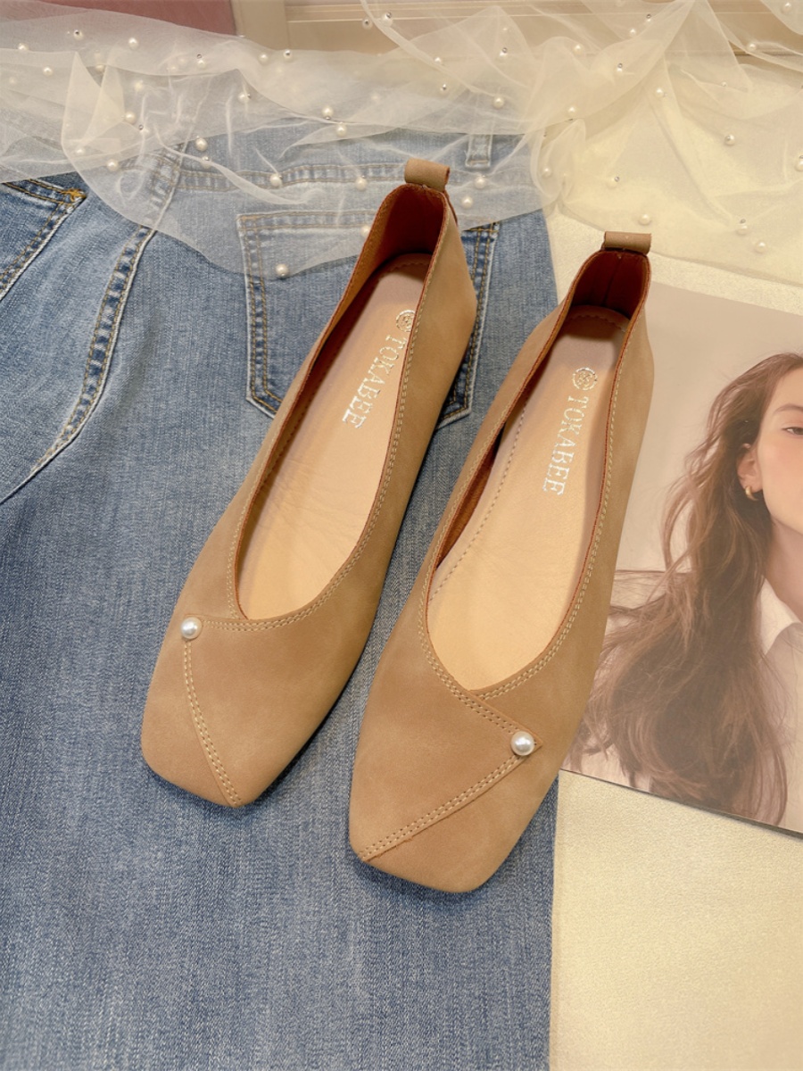 밀라노 스튜디오 로우 힐 진주 스퀘어 발가락 싱글 신발 여성용 2024 새로운 스타일 두꺼운 뒤꿈치 얕은 입 부드러운 단독 할머니 신발 여성용