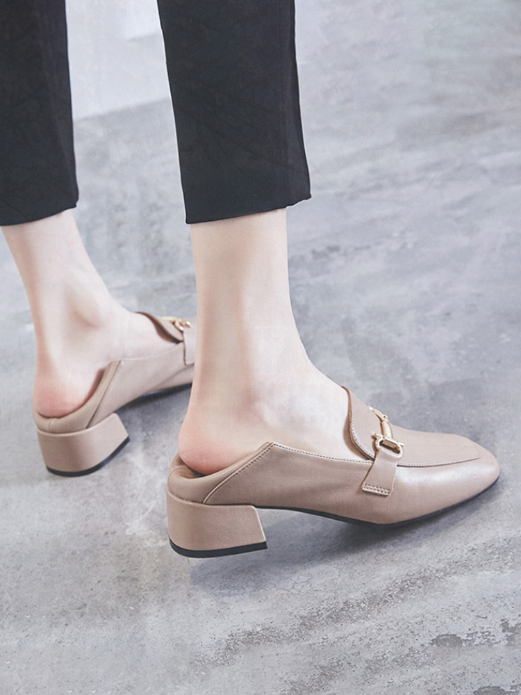 밀라노 스튜디오 캐주얼 두꺼운 뒤꿈치 여성을위한 단일 신발 2024 새로운 다목적 중간 뒤꿈치 여성 신발 여성을위한 금속 버클 콩 신발
