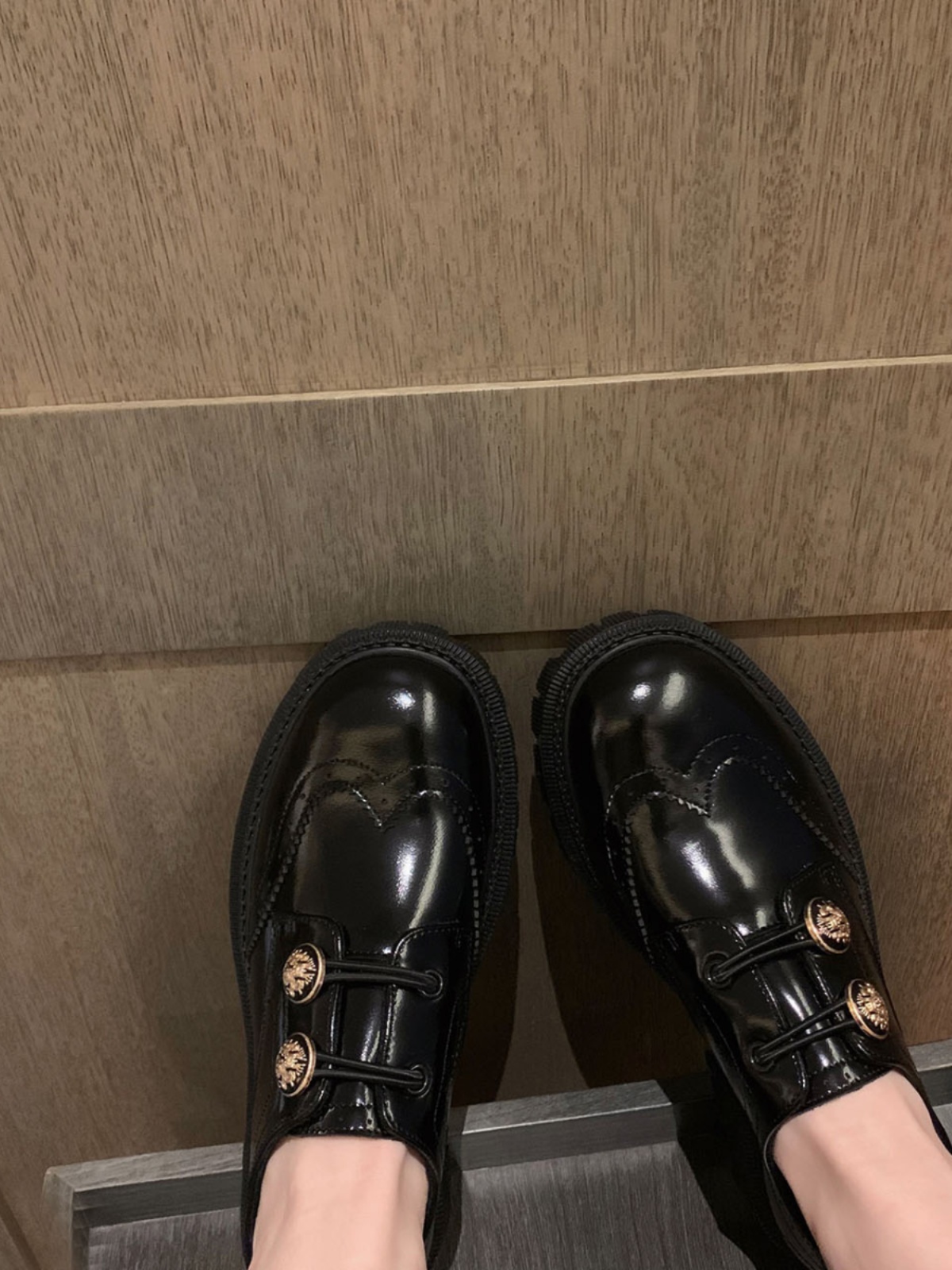 밀라노 스튜디오 영국 스타일 여성용 다용도 소형 가죽 신발 가을 겨울  가죽 두꺼운 뒤꿈치 둥근 발가락 블랙 로퍼