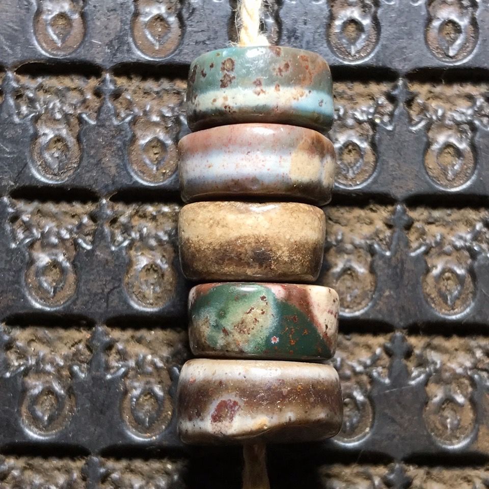 SPECIAL PRICE TO GET IN TOUCH THE ANCIENT PHARAOH GAS PULP TIBETAN CINNABAR PILLS BEADS STRING ACCESSORIES BEADS DIY LOOSE BEADS ANCIENT BEADS A SET