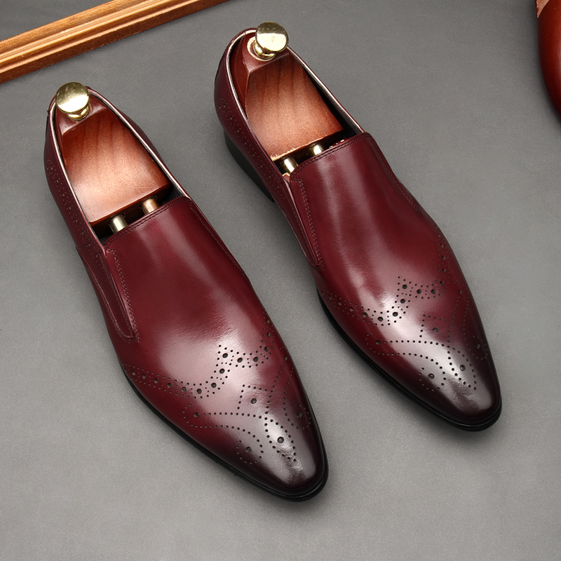 THE FIRST LAYER OF COWHIDE SLIP-ON CARVED BRITISH STYLE LEATHER SHOES FOR MEN TO MARRY BUSINESS FORMAL WEAR BROGUE LEATHER BRITISH POINTED TOE