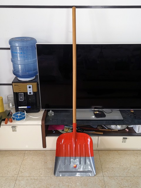Foreign trade steel shovel widened cow manure shovel manganese steel grain shovel with ribbed garbage shovel super large coal shovel thickened handle exit shovel