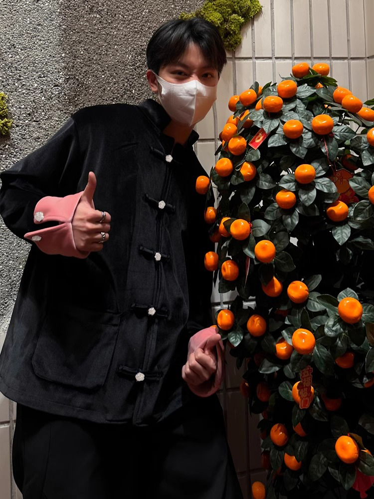 새로운 중국 스타일 국가 동향 디자인 난초 실버 버튼 재킷 남자 가을 느슨한 검은 팬 벨벳 당나라 정장 커플 재킷