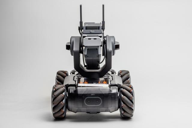 실제 전투를 위해 DJI 메카 전사를 임대하고 기술 로봇 AI 전투에 참여하세요