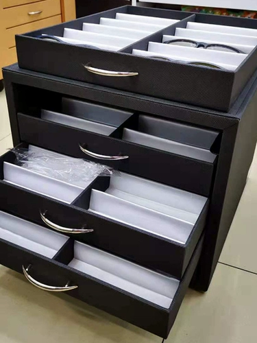 Модные очки на солнечной энергии, стенд, простой и элегантный дизайн