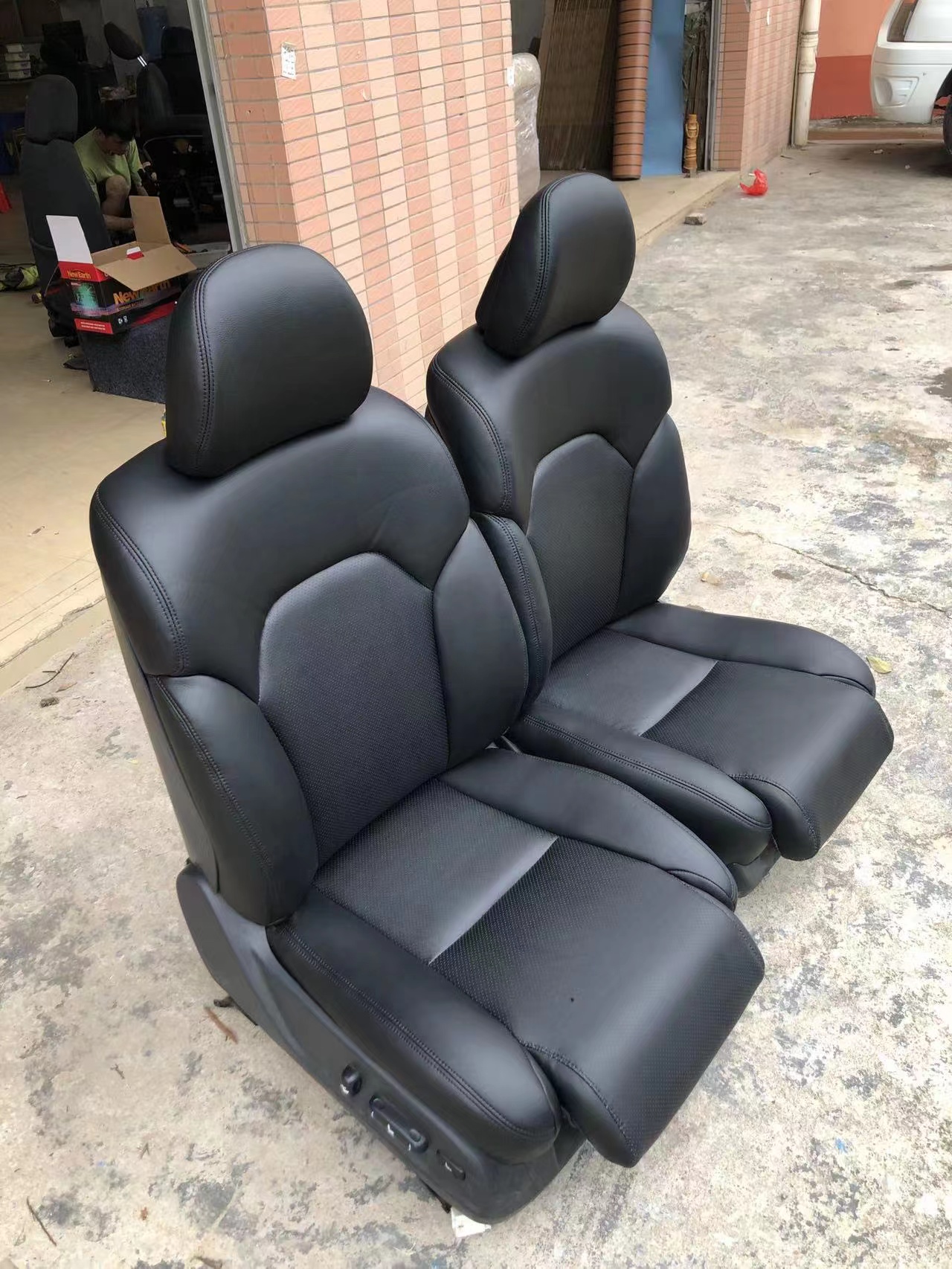 RUIZHI ELECTRIC SEAT THE MAIN DRIVER IS 12-WAY ELECTRIC ELECTRIC LEG REST AND THE CO-DRIVER IS 8-WAY ELECTRIC HEATING FUNCTION