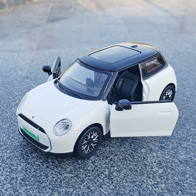 Colorful Perforation 1 28 BMW Mini Cooper alloy car model with charging pile sound and light toys