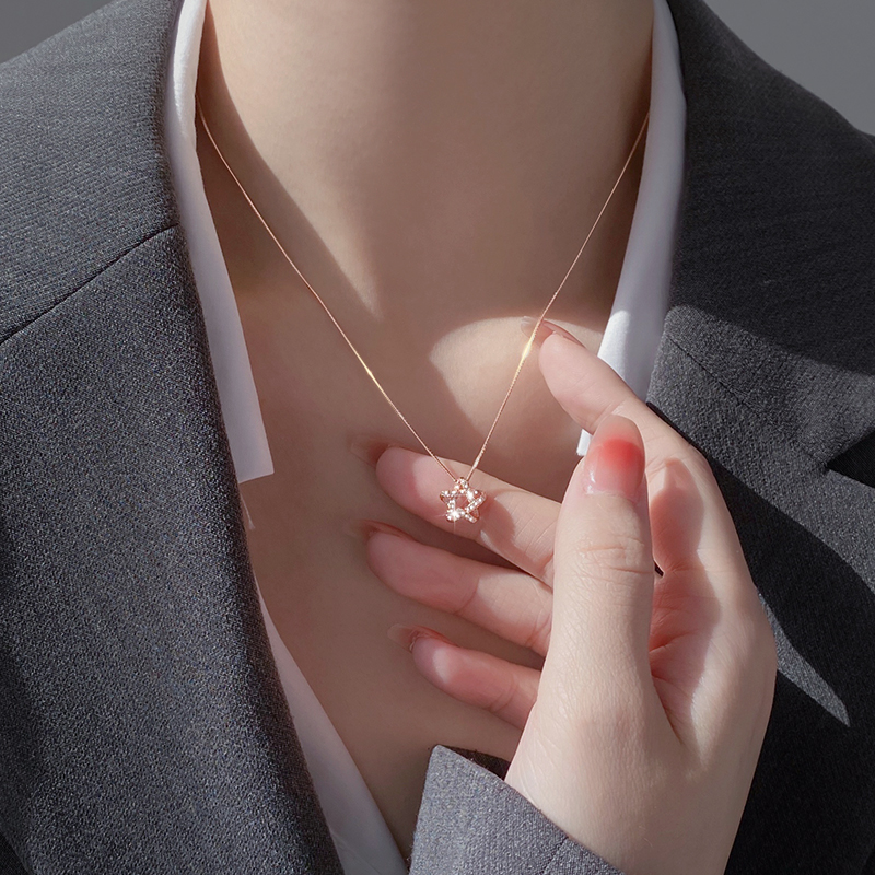 ELEGANT ROSE DESIGN  PENTAGRAM STAR NECKLACE WOMENS CLAVICLE CHAIN NICHE LIGHT LUXURY NECKLACE PENDANT