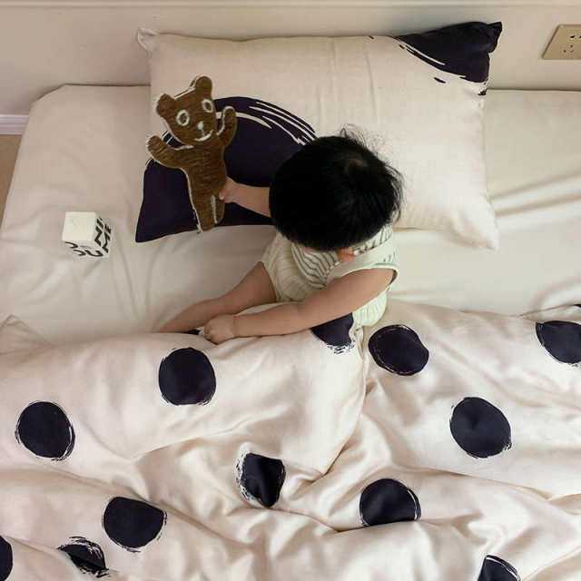 Ins style light luxury polka dots four-piece set for summer naked sleeping simple and high-end bedding cool quilt cover bed sheet 1.8