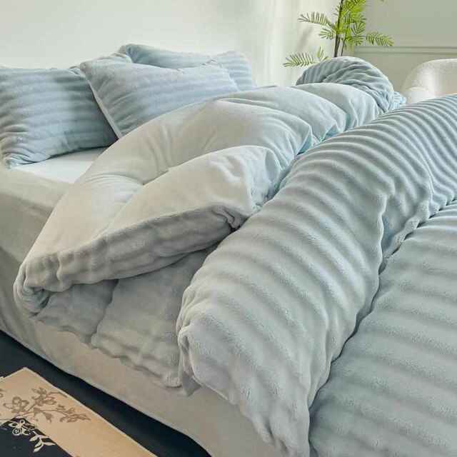 Small and fresh simple striped milk velvet quilt cover four-piece set soft thickened double-sided flannel coral velvet sheet hat