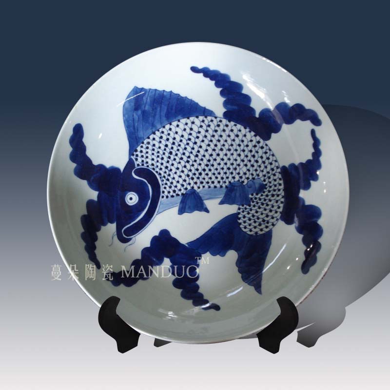 JINGDEZHEN 손으로 그린 ??파란색과 흰색 잉어 도자기 접시 장식품 27CM 장식 도자기 접시 장식품 청나라 도자기 접시 물고기 도자기 접시