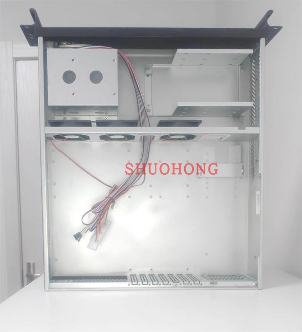 12×10.5 마더보드를 갖춘 TOPLON S2490-A 2U 서버 섀시에는 3개의 8025 팬이 기본으로 제공됩니다