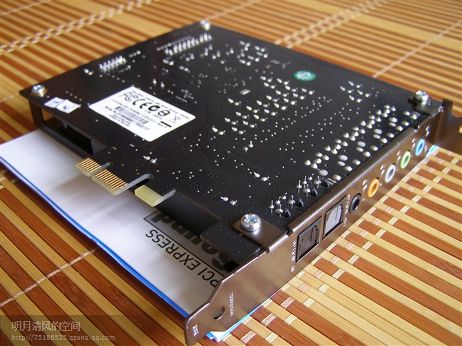 혁신적인 사운드 카드 X-FI TITANIUM FATAL1TY PRO 티타늄 버전 SB0886 커버 없는 새 제품