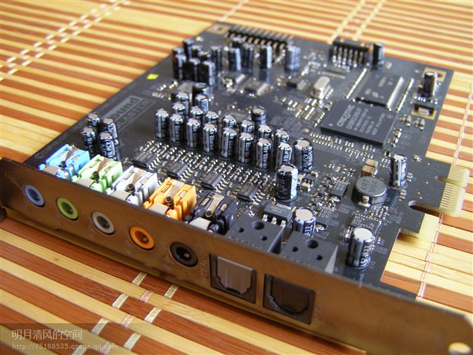 혁신적인 사운드 카드 X-FI TITANIUM FATAL1TY PRO 티타늄 버전 SB0886 커버 없는 새 제품