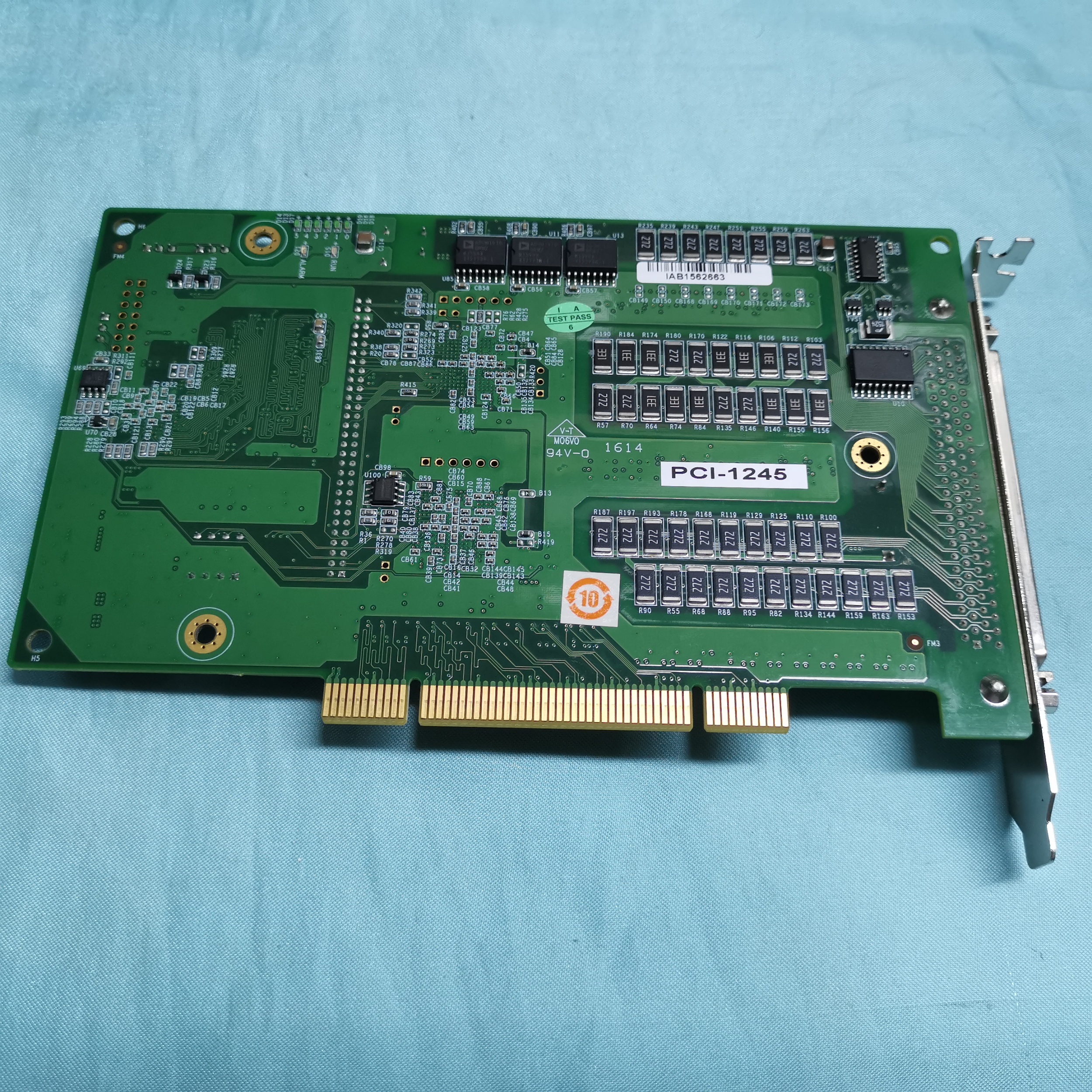 90% 이상의 새로운 대만 ADVANTECH PCI-1245 및 1245L 펄스 유형 4축 스테퍼 모터 모션 제어 카드