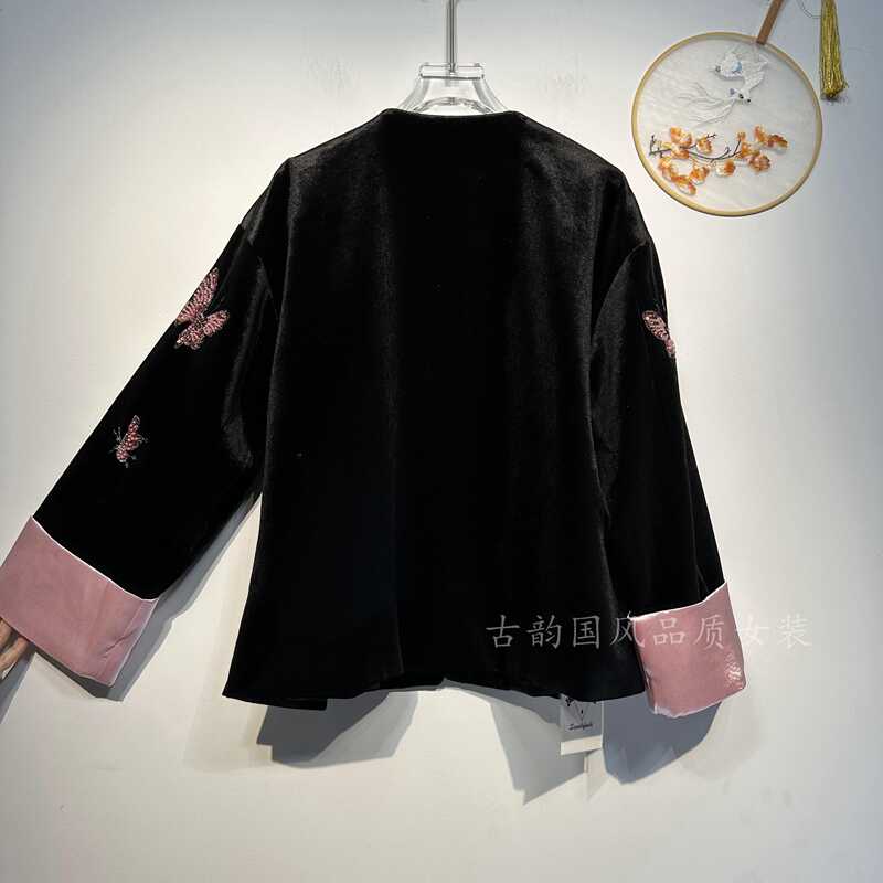 NEW CHINESE WOMENS VELVET JACKET 2024 AUTUMN NEW HEAVY INDUSTRY BEADED BUTTERFLY EMBROIDERY NATIONAL STYLE TEMPERAMENT TOP TIDE
