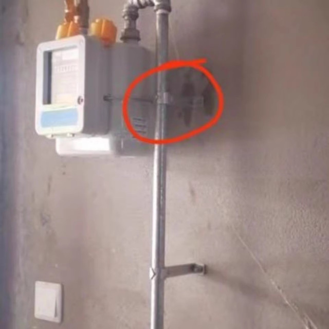 Right angle pipe card Natural gas pipeline pipe card 4 minutes 6 minutes fixed pipe card several-shaped fixing clip fixing bracket