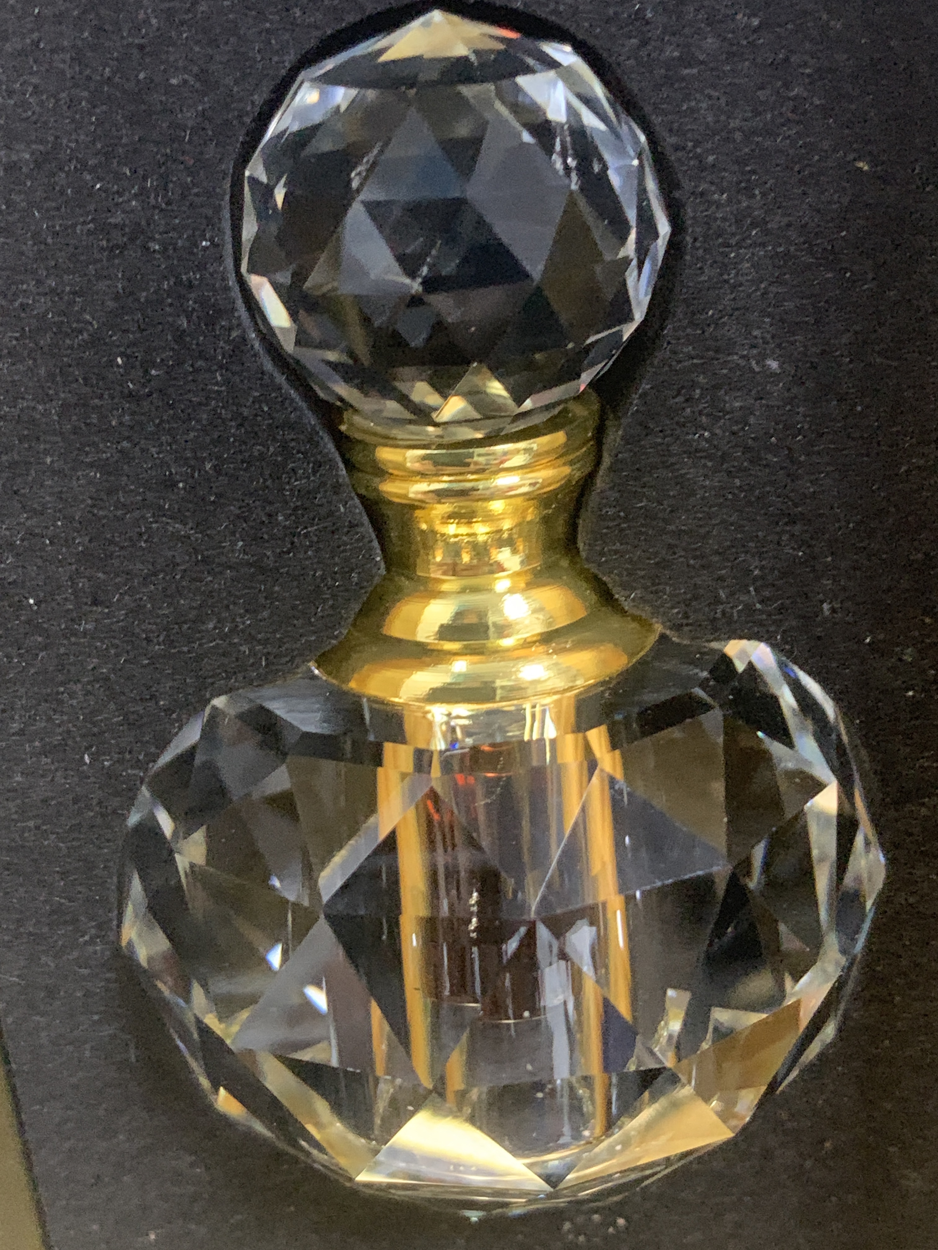 NATURAL WILD AGARWOOD INSECT LEAKAGE ANCIENT DISTILLATION 1 GRAM HARDCOVER IS FULL OF COOL CHARM AND LONG-LASTING TASTE