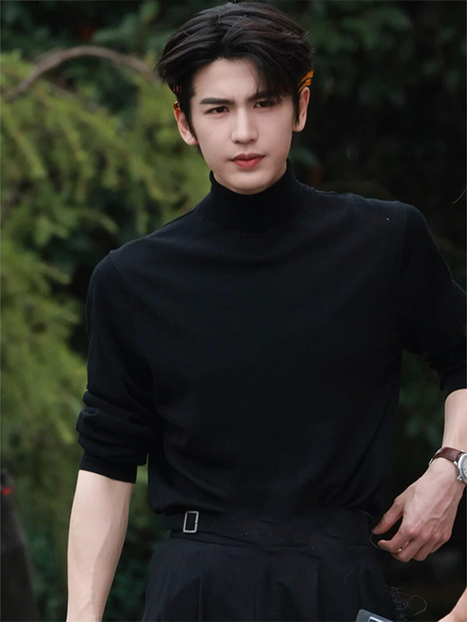 张凌赫同款黑色痞帅半高领毛衣男款秋冬高级感修身内搭长袖针织衫